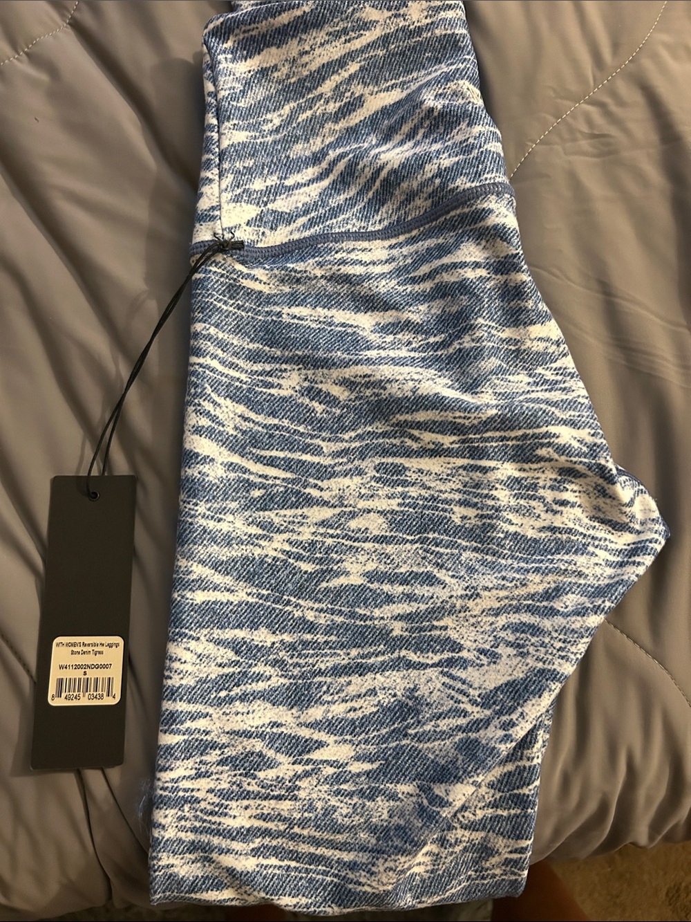 WITH women’s reversible HW leggings. New with tags.Length 35
Inseam 25